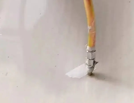 方城瓷砖空鼓维修公司专业解答在瓷砖铺贴过程中，如果使用的砂料过粗（如全部使用了粗砂），可能会导致以下问题